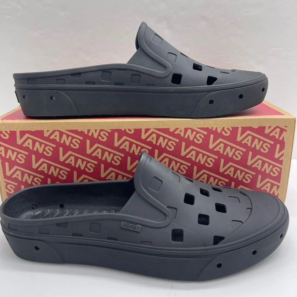 Vans WMNS Slip-On Clogs Slip-On Mule Trk
Black
VN0005V8BLK Tracking Sneakers - Picture 4 of 16